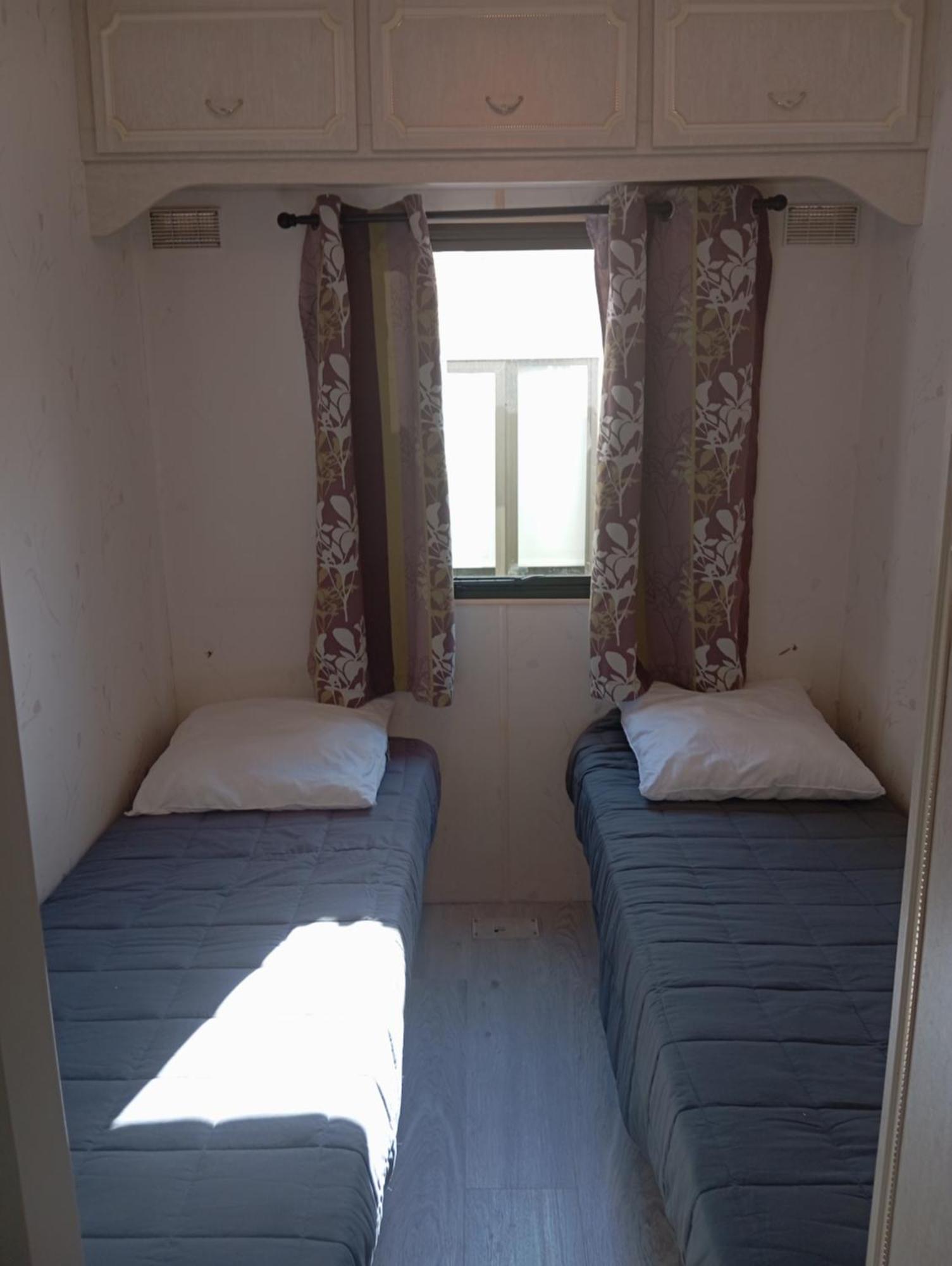 Vacances Familiales Dans Camping Avec Piscine Fréjus Chambre photo